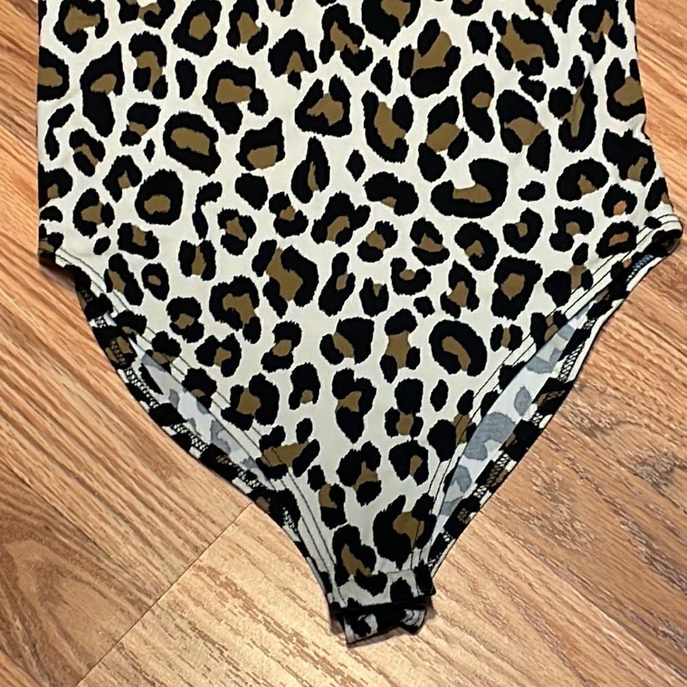 Trendy Leopard Bodysuit, elastic braid straps - Picture 3 of 8